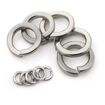 What are the differences between spring washers and flat washers?